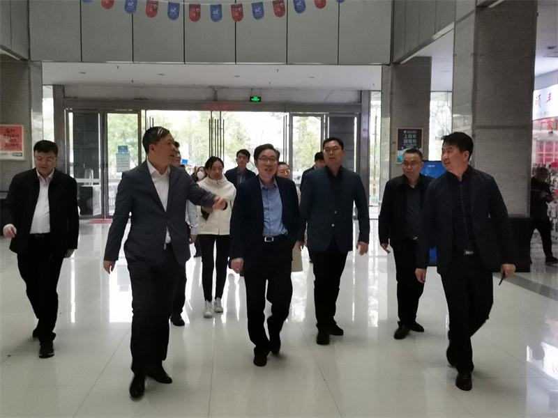 国家发改委规划司司长陈亚军考察北联市场1 (2).jpg