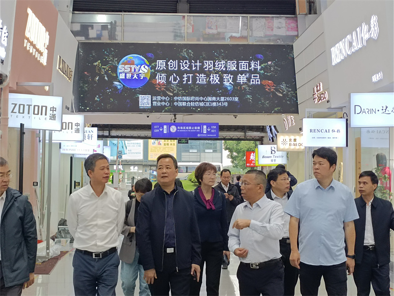 3广西省钦州市政协副主席王文远赴东市场考察 (2).jpg