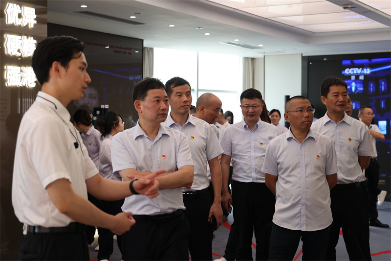 轻纺城股份公司赴宁波舟山港穿山港区开展主题党日活动 (3).jpg