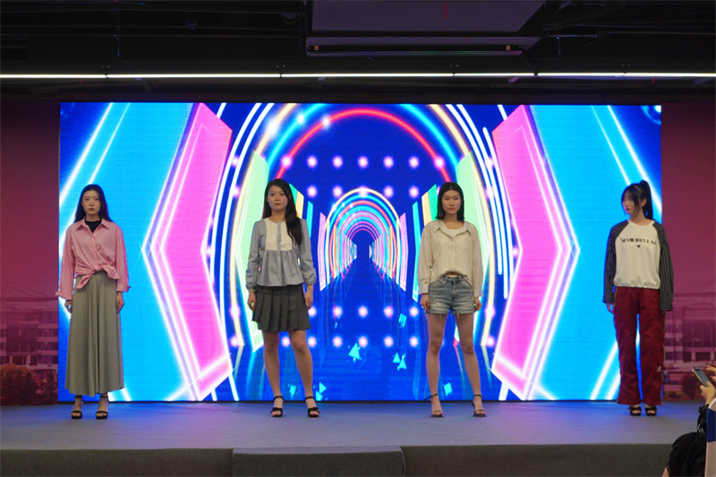 “水韵纺都”配套发布厅正式启用轻纺城股份公司顺利开展多场“布行天下”系列发布论坛及对接活动3.jpg