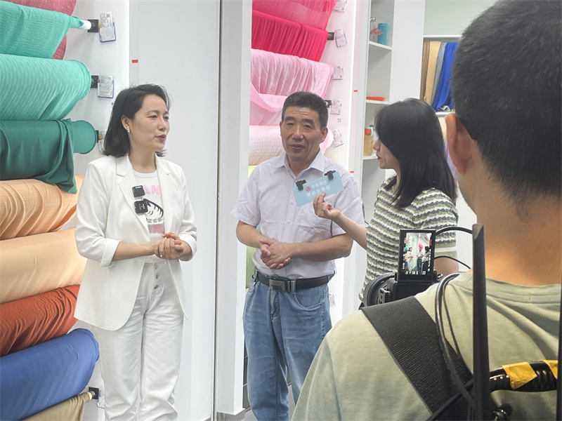 2坯布市场首次举办优质经营户线上新品发布会.jpg