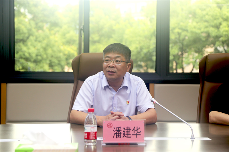 6旗帜所向 先锋所在公司召开基层先锋党员表彰会2.jpg