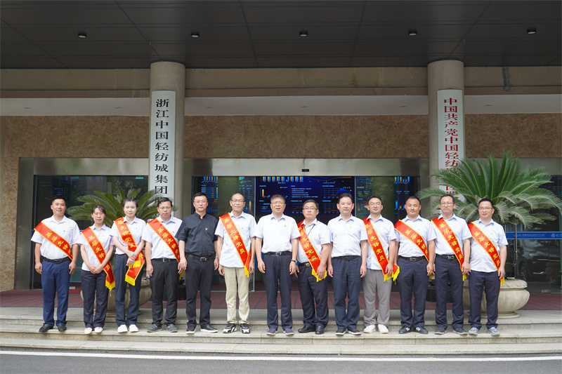 6旗帜所向 先锋所在公司召开基层先锋党员表彰会3.jpg