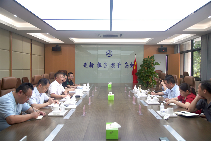 浙江省物流协会会长胡江潮一行调研轻纺数字物流港2.jpg
