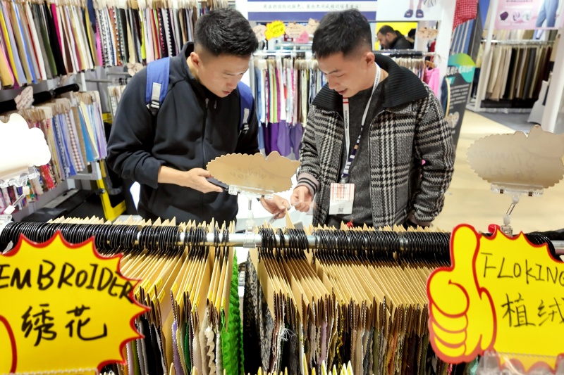 上海展首日现场图 (6).jpg