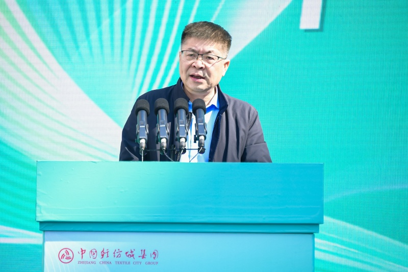 发言2-中国轻纺城集团党委书记、董事长 潘建华.jpg