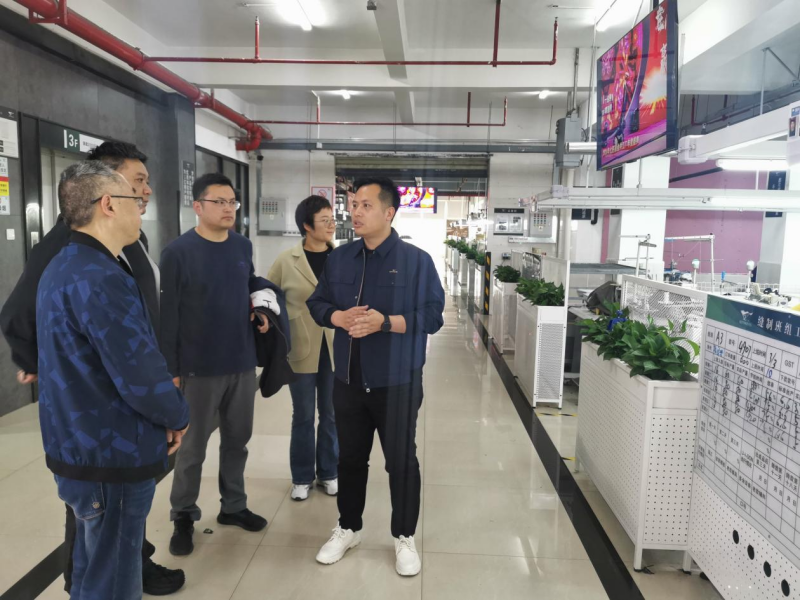 东市场、西市场联合调研福建服装企业1png.png