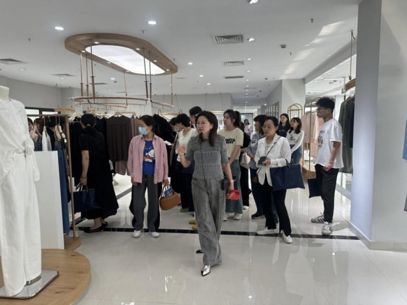柯桥区职业教育中心研学团参观梵诗科技.jpg