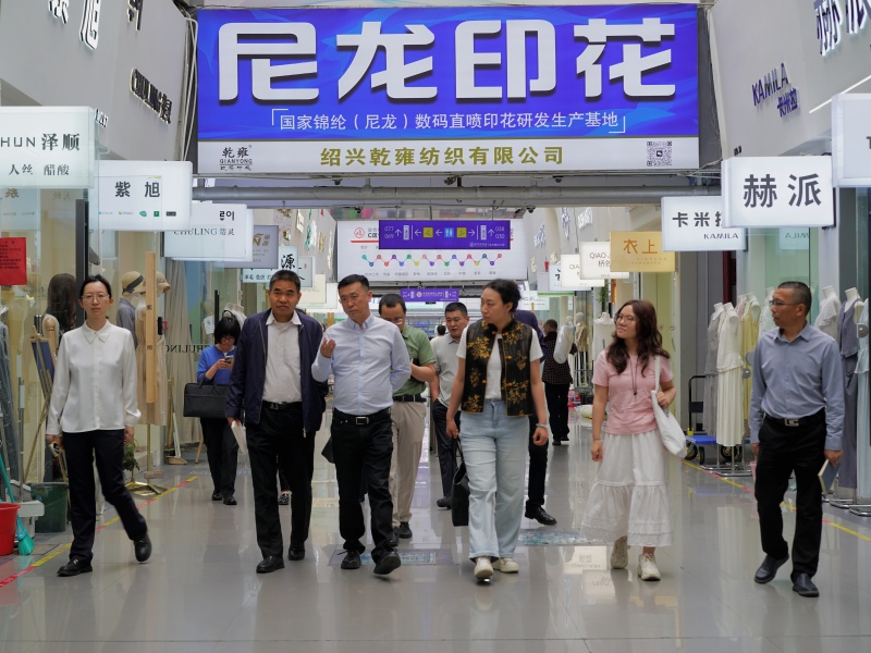中国社科院财经战略研究院王雪峰副主任一行赴中国轻纺城市场调研考察.jpg