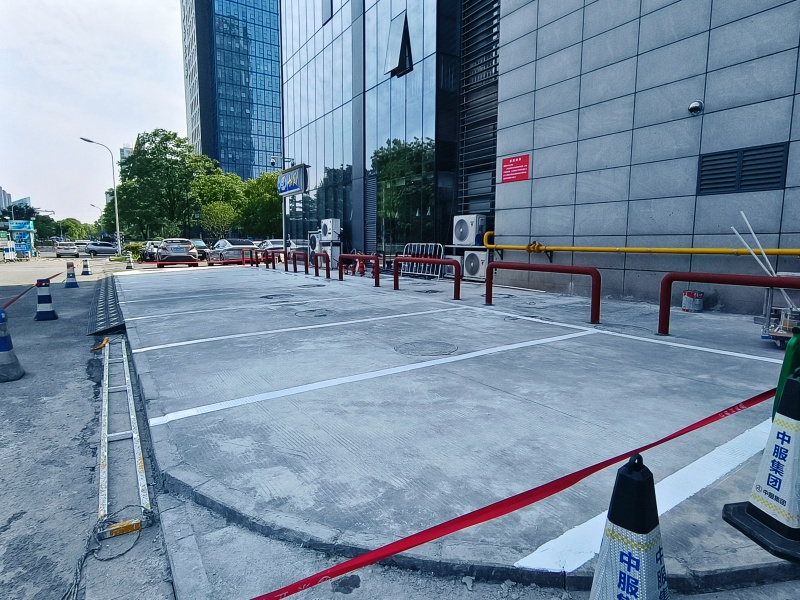 坯布市场东一门绿化带改造工程顺利完工.jpg