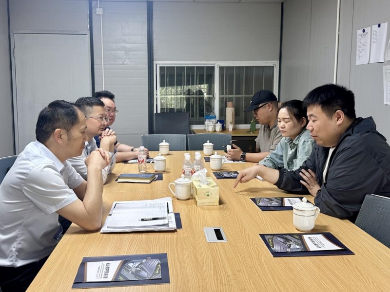 圆通公司调研轻纺数字贸易港.jpg