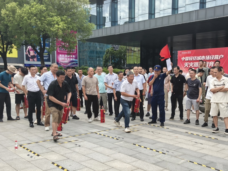公司首次举办经营户灭火器使用竞赛2.jpg