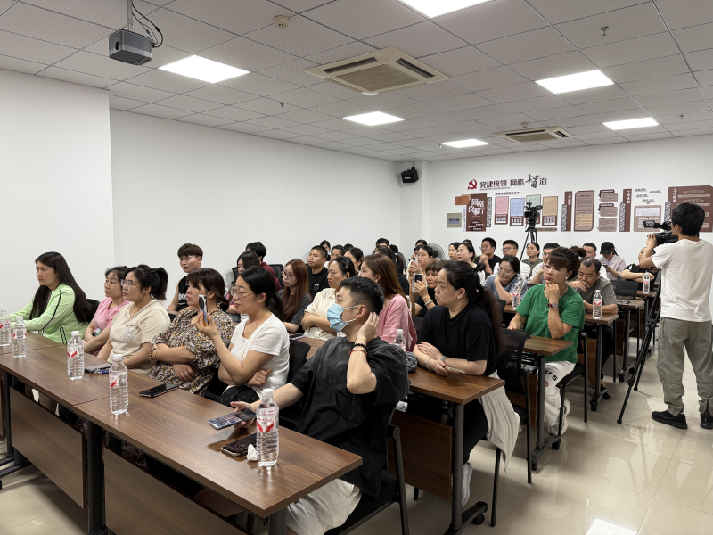 坯布市场开展《经营大讲堂》系列之面料拍摄教学活动2.png