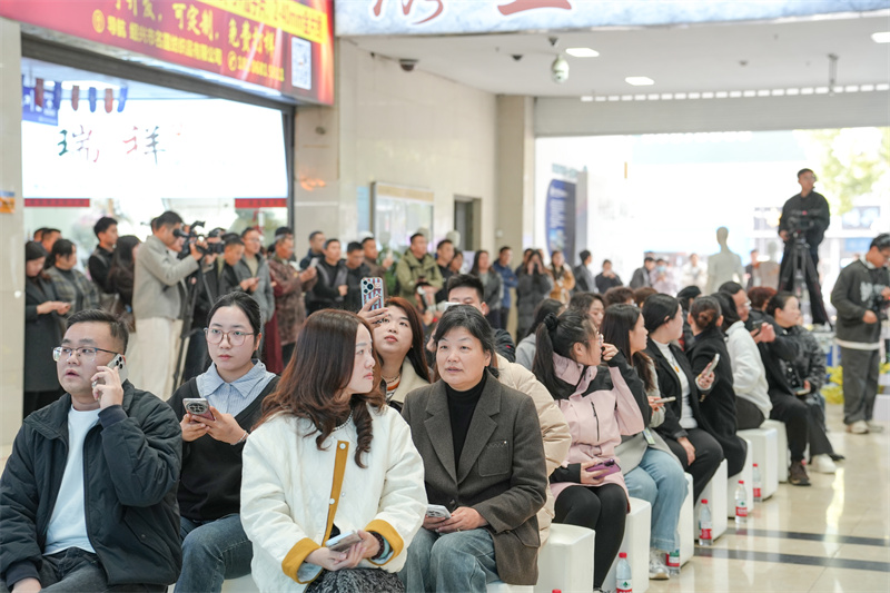 1764733665699263.jpg 人流 (2).jpg